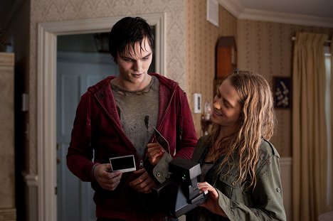 Nicholas Hoult, Teresa Palmer - Memorias de un zombie adolescente - De la película