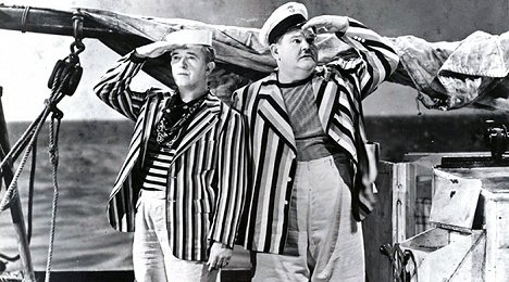 Stan Laurel, Oliver Hardy - Saps at Sea - Photos