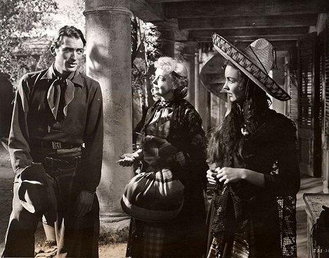 Gregory Peck, Lillian Gish, Jennifer Jones - Duel in the Sun - Photos
