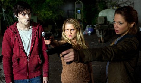 Nicholas Hoult, Teresa Palmer, Lio Tipton - Memorias de un zombie adolescente - De la película