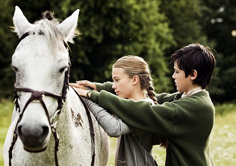 Rebecca Plymholt, Joel Lützow - Ein Pferd für Klara - Filmfotos