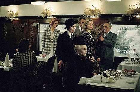 Vanessa Redgrave, Rachel Roberts, Sean Connery, Wendy Hiller, Lauren Bacall, Martin Balsam - Murder on the Orient Express - Photos
