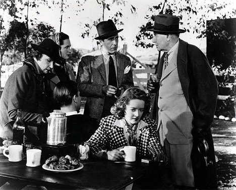 Cora Witherspoon, Geraldine Fitzgerald, Humphrey Bogart, Bette Davis - Amarga victoria - De la película