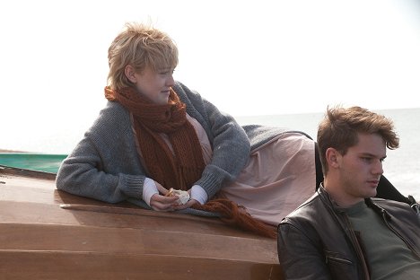 Dakota Fanning, Jeremy Irvine - Now Is Good - Photos