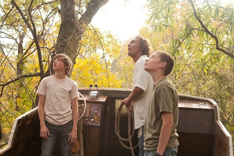 Tye Sheridan, Matthew McConaughey, Jacob Lofland - Mud - Photos