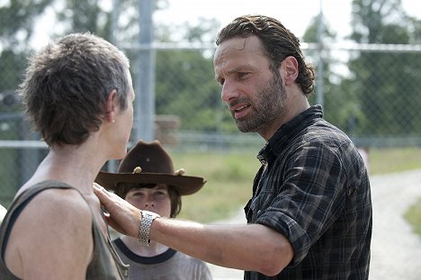 Chandler Riggs, Andrew Lincoln - The Walking Dead - The Suicide King - Photos