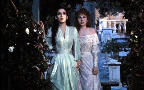Winona Ryder, Sadie Frost - Dracula - Z filmu