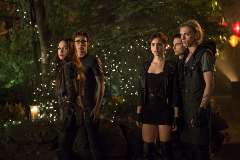 Jemima West, Robert Sheehan, Lily Collins, Kevin Zegers, Jamie Campbell Bower - The Mortal Instruments: City of Bones - Photos