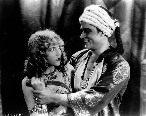 Vilma Bánky, Rudolph Valentino - The Son of the Sheik - Z filmu