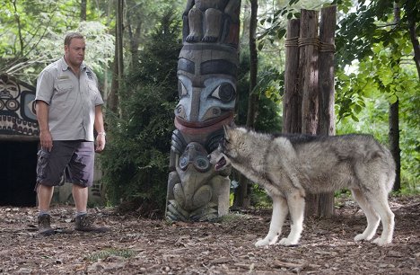 Kevin James - The Zookeeper - Photos