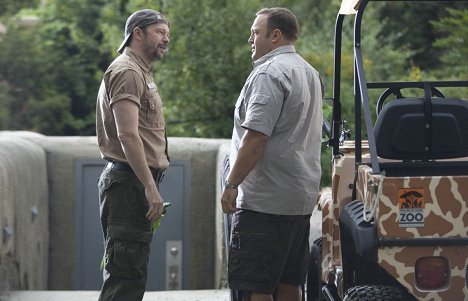 Donnie Wahlberg, Kevin James - The Zookeeper - Photos