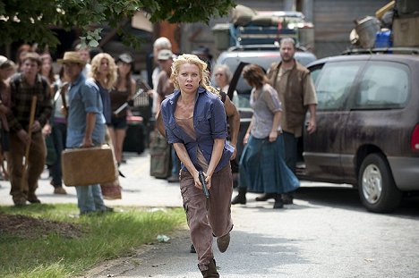 Laurie Holden - The Walking Dead - Kriegsrecht - Filmfotos