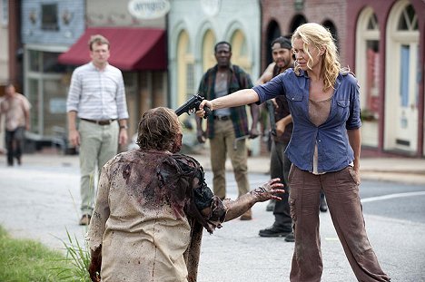 Laurie Holden - The Walking Dead - Kriegsrecht - Filmfotos