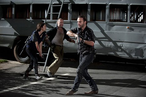 Lauren Cohan, Michael Rooker, Andrew Lincoln - The Walking Dead - Az öngyilkos király - Filmfotók