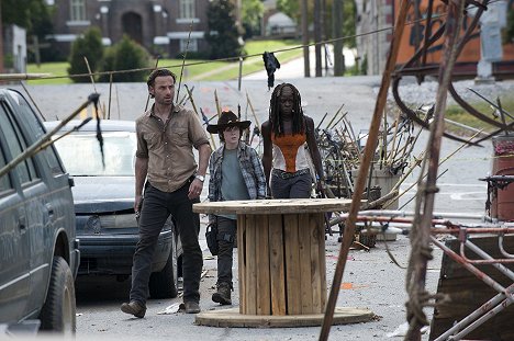 Andrew Lincoln, Chandler Riggs, Danai Gurira - The Walking Dead - Clear - Van film