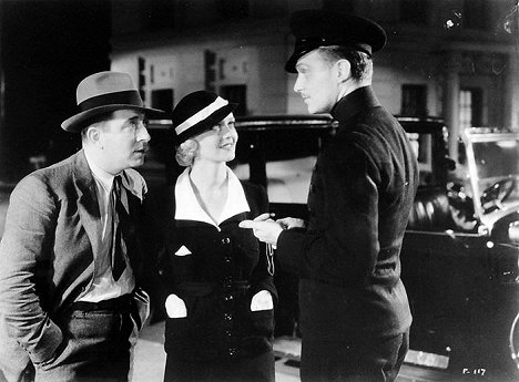 Frank McHugh, Bette Davis, Douglas Fairbanks Jr. - Parachute Jumper - De la película