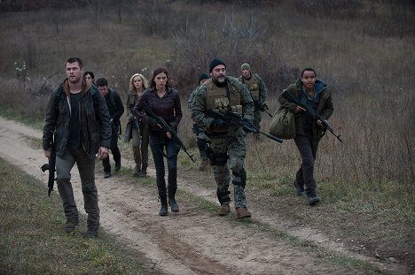 Chris Hemsworth, Josh Hutcherson, Isabel Lucas, Adrianne Palicki, Jeffrey Dean Morgan, Connor Cruise - Red Dawn - De la película