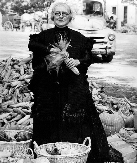 Bette Davis - The Dark Secret of Harvest Home - Photos
