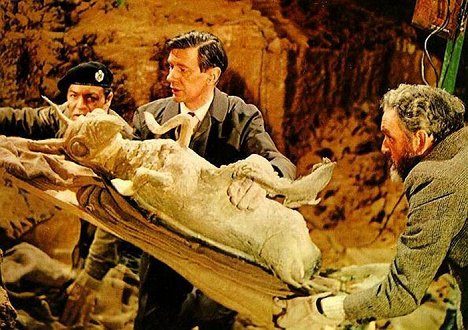 James Donald, Andrew Keir - Quatermass and the Pit - Z filmu
