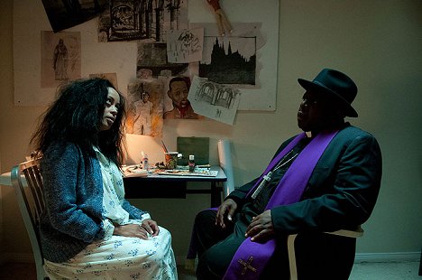 Essence Atkins, Cedric the Entertainer - A Haunted House - Photos