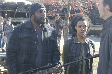 Chad L. Coleman, Sonequa Martin-Green - The Walking Dead - Welcome to the Tombs - Photos