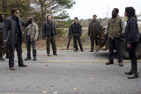 David Morrissey, Daniel Thomas May - The Walking Dead - Welcome to the Tombs - Photos