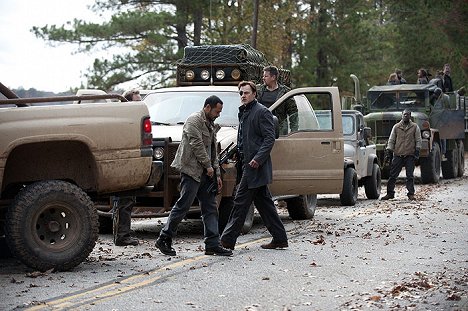 Jose  Pablo Cantillo, David Morrissey - The Walking Dead - Welcome to the Tombs - Photos