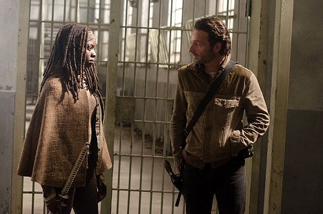 Danai Gurira, Andrew Lincoln - The Walking Dead - Welcome to the Tombs - Photos