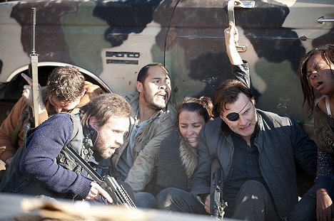 Daniel Thomas May, Jose  Pablo Cantillo, David Morrissey - The Walking Dead - Welcome to the Tombs - Photos