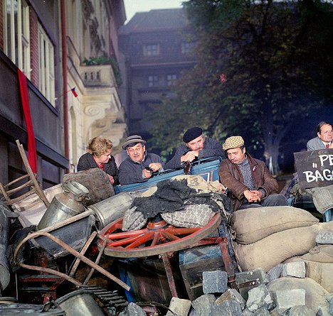 Blažena Holišová, Josef Vinklář, Jiří Sovák, Vladimír Menšík - Byl jednou jeden dům - Obvaziště Boccaccio - De la película