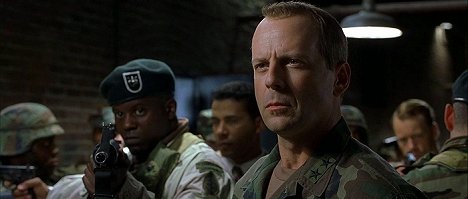 Bruce Willis - Stav ohrozenia - Z filmu