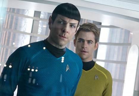 Zachary Quinto, Chris Pine - Star Trek - Sötétségben - Filmfotók