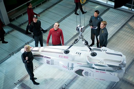 Alice Eve, Simon Pegg, Karl Urban, Chris Pine - Star Trek into Darkness - Photos