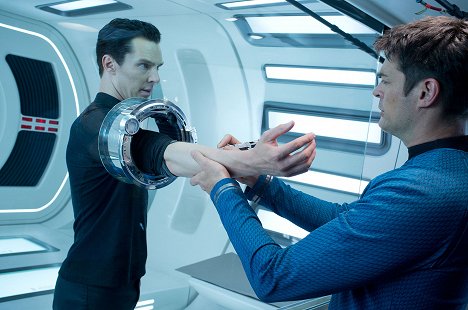 Benedict Cumberbatch, Karl Urban - Star Trek: Do temnoty - Z filmu