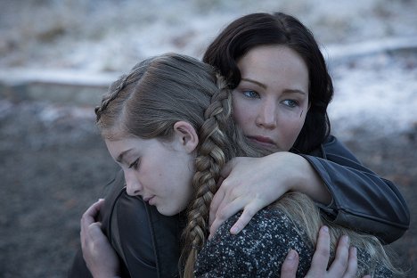 Willow Shields, Jennifer Lawrence - The Hunger Games: Catching Fire - Photos