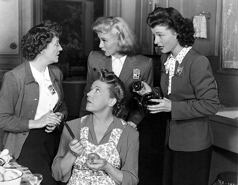 Patricia Collinge, Mady Christians, Ginger Rogers, Ruth Hussey - Tender Comrade - Film