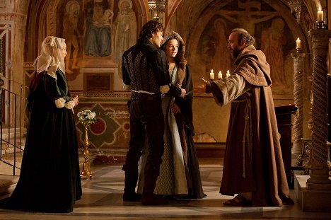 Lesley Manville, Douglas Booth, Hailee Steinfeld, Paul Giamatti - Romeo and Juliet - Film