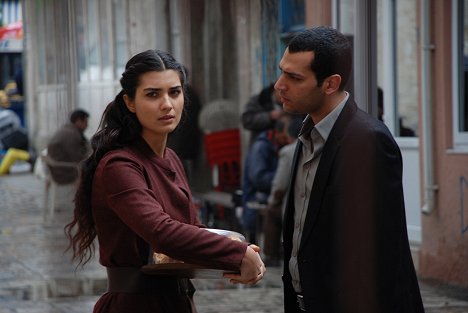 Tuba Büyüküstün, Murat Yıldırım - Asi - De la película