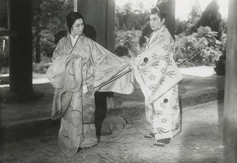 Mačiko Kjó, Kazuo Hasegawa