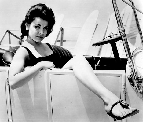 Annette Funicello - Diversión en la playa - De la película