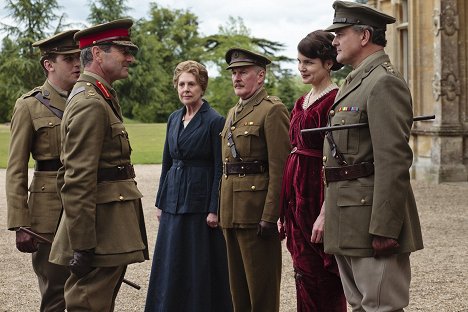 Dan Stevens, Penelope Wilton, Elizabeth McGovern, Hugh Bonneville - Downton Abbey - Filmfotók