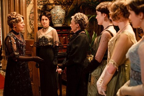 Penelope Wilton, Elizabeth McGovern, Maggie Smith, Michelle Dockery - Downton Abbey - Filmfotók