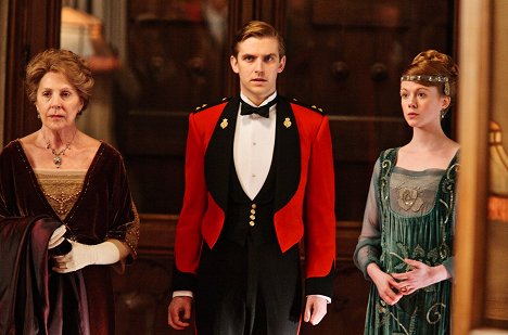 Penelope Wilton, Dan Stevens, Zoe Boyle - Downton Abbey - Photos