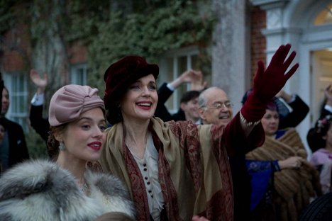 Zoë Tapper, Elizabeth McGovern - Cheerful Weather for the Wedding - Photos