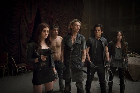 Lily Collins, Robert Sheehan, Jamie Campbell Bower, Kevin Zegers, Jemima West - The Mortal Instruments: City of Bones - Photos