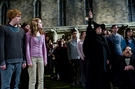 Rupert Grint, Emma Watson, Maggie Smith, Matthew Lewis, Warwick Davis, Katie Leung - Harry Potter and the Half-Blood Prince - Van film