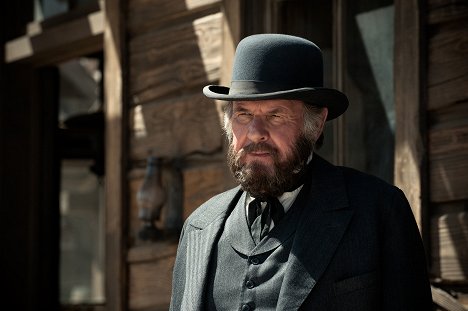 Tom Wilkinson - Lone Ranger, Naissance d'un héros - Film