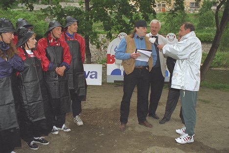 Simona Stašová, Jiřina Bohdalová, Pavel Kříž, Zbyněk Merunka - Český bodyguard - Kuvat elokuvasta