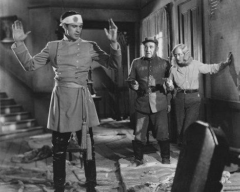 Gary Cooper, Walter Long, Marion Davies - La espía número 13 - De la película