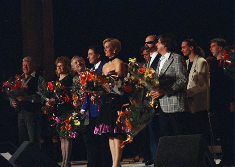 Milan Drobný, Eva Pilarová, Pavel Bobek, Karel Gott, Helena Vondráčková, Karel Zich - Pocta rokenrolovému králi - Filmfotos